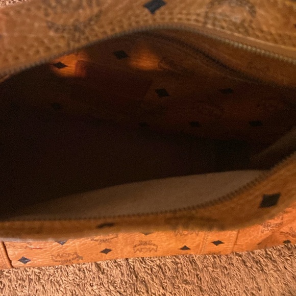 Beautiful MCM tote bag EUC straps and inside perfect large bag - Picture 4 of 4